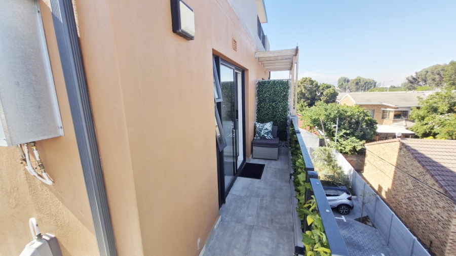  Bedroom Property for Sale in Table View Western Cape